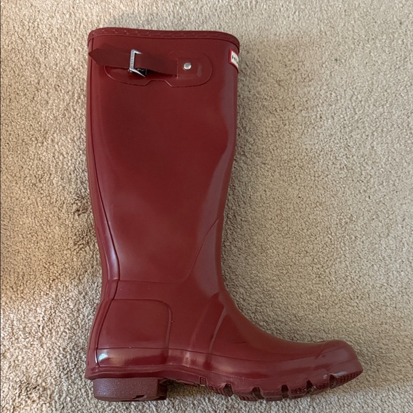 Hunter Glossy Tall Rain Boots in Deep Wine - Picture 3 of 4